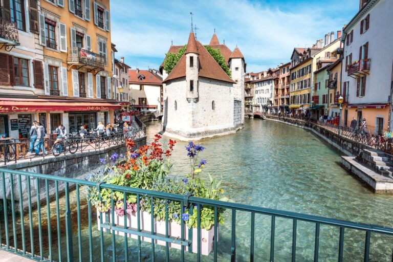 Read more about the article Annecy Travel Guide